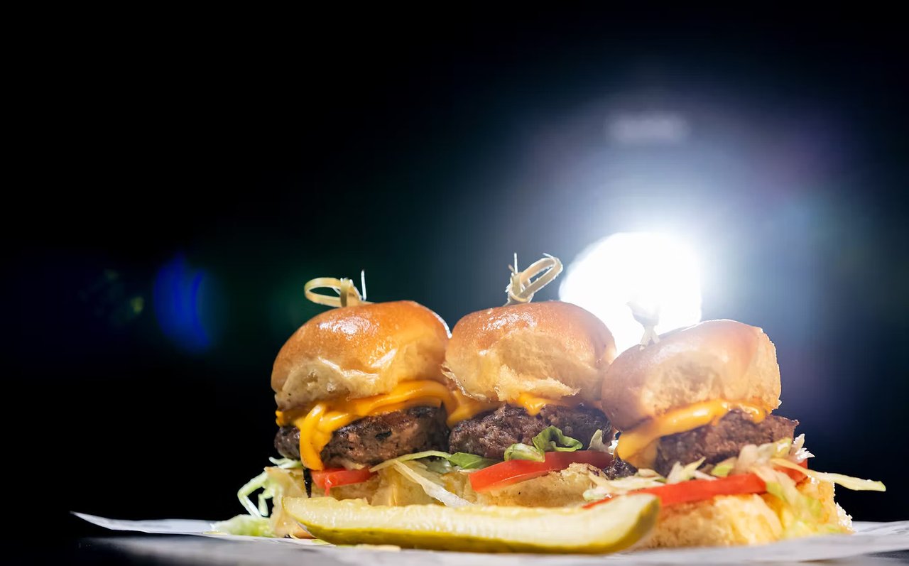 Burgers & Shakes Opens in North Miami
