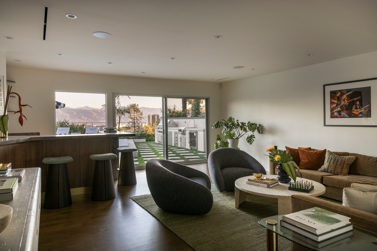 10965 Wrightwood Ln, Studio City 