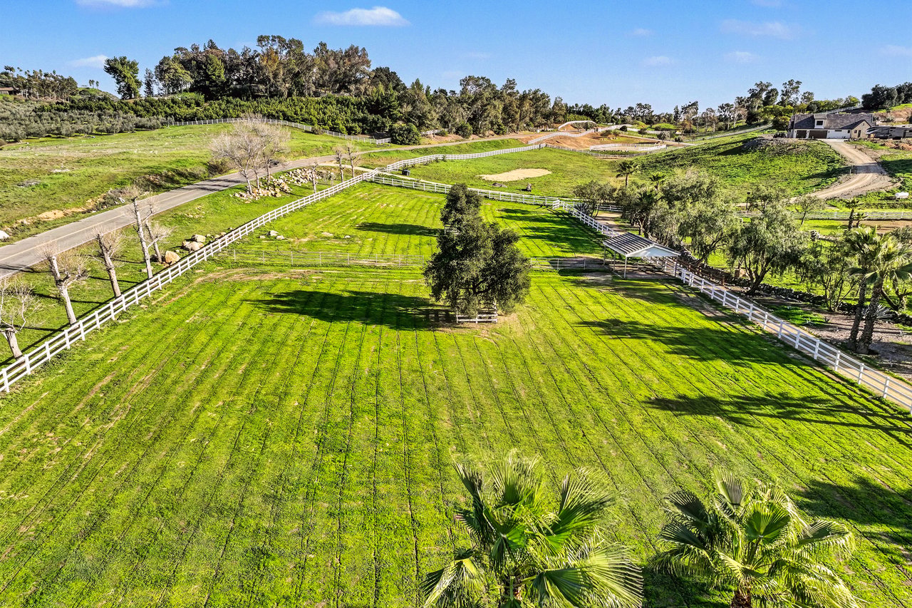 40801 Avenida La Cresta