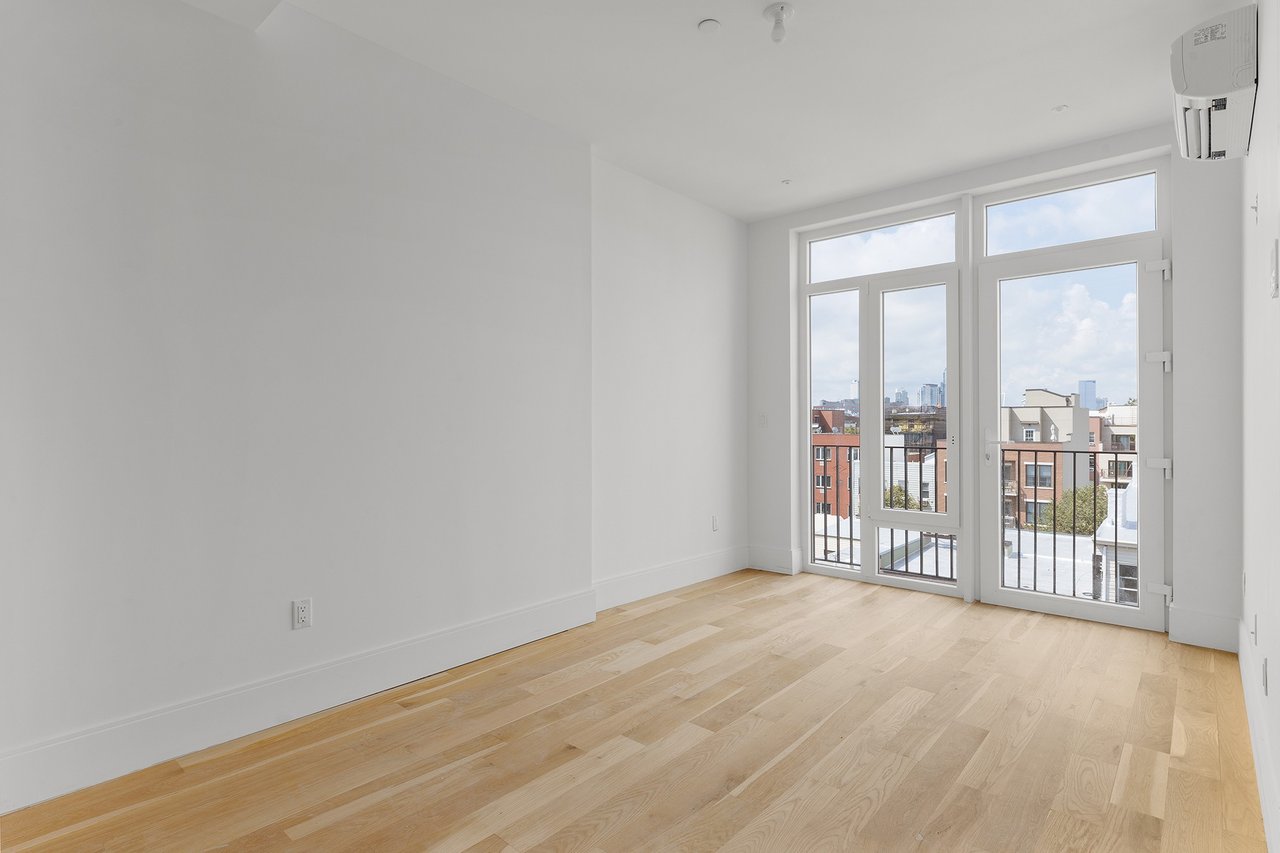 183 Mc Guinness Boulevard 1A