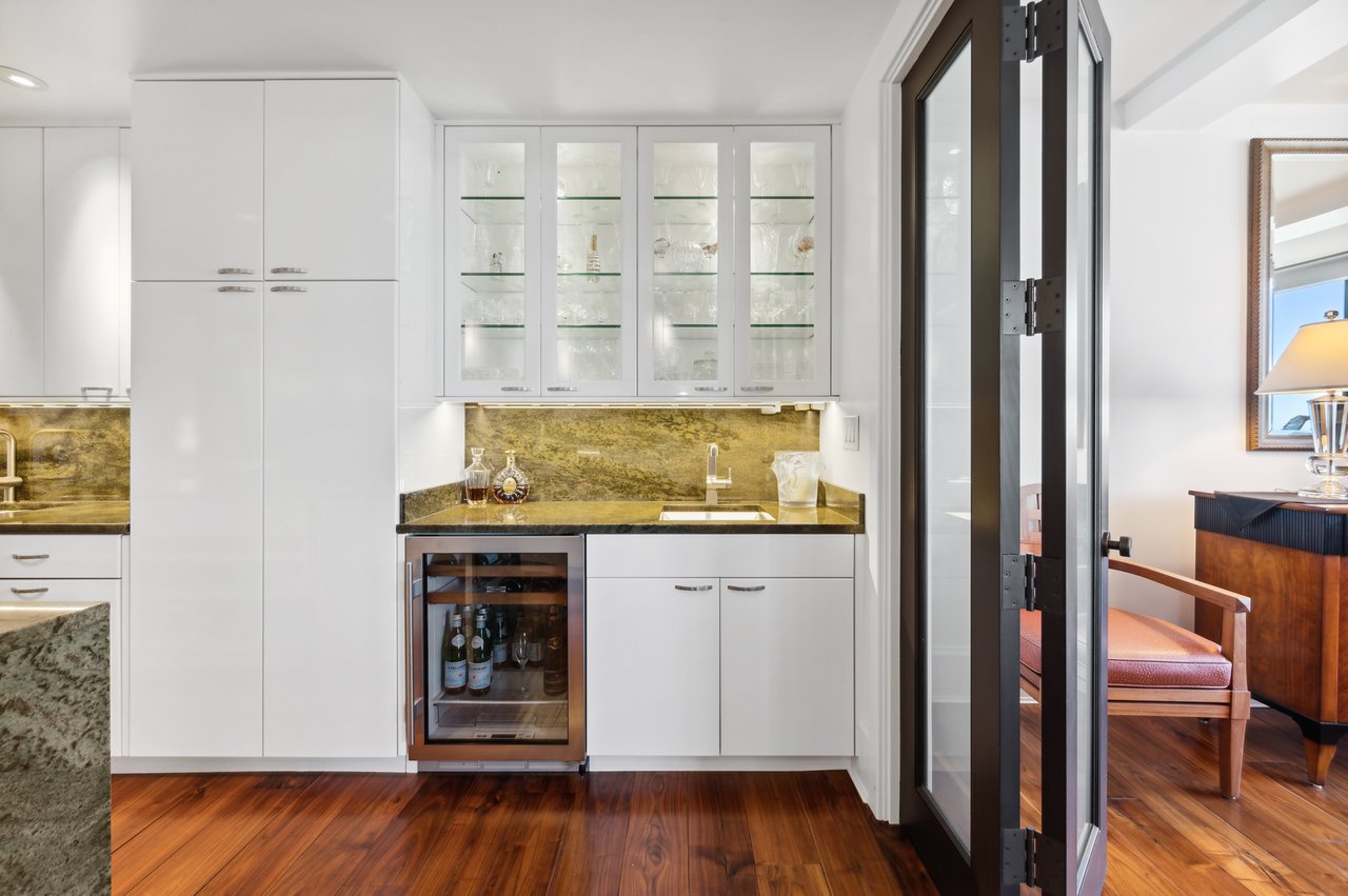 180 East Pearson Unit: 5902