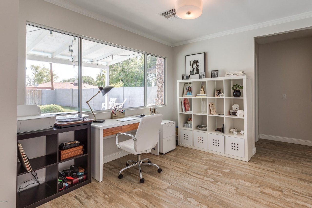 4009 E AVALON Dr