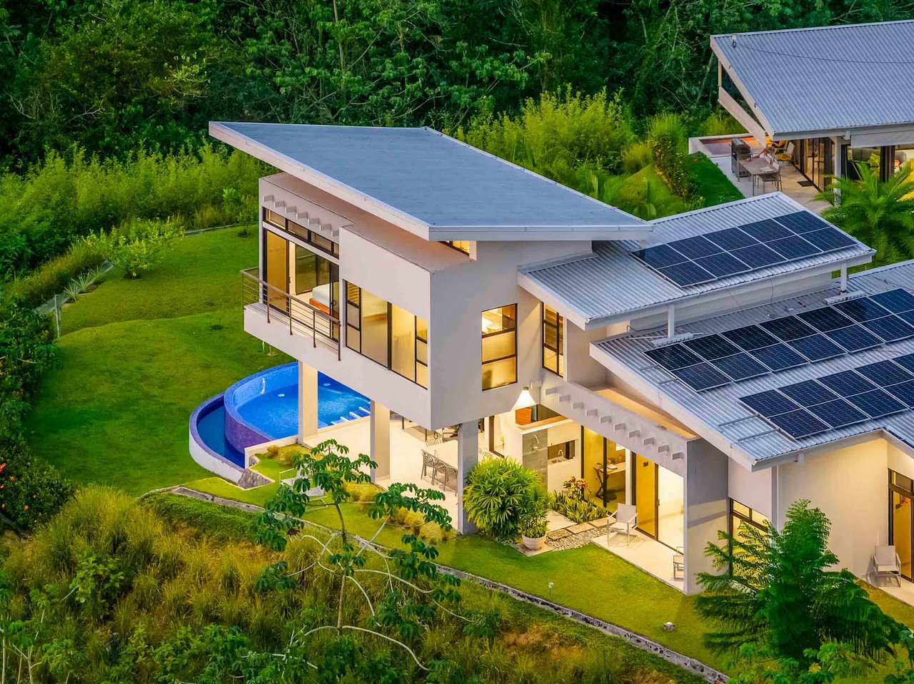 Guest House and Infinity Pool Ocean View Luxury Estate