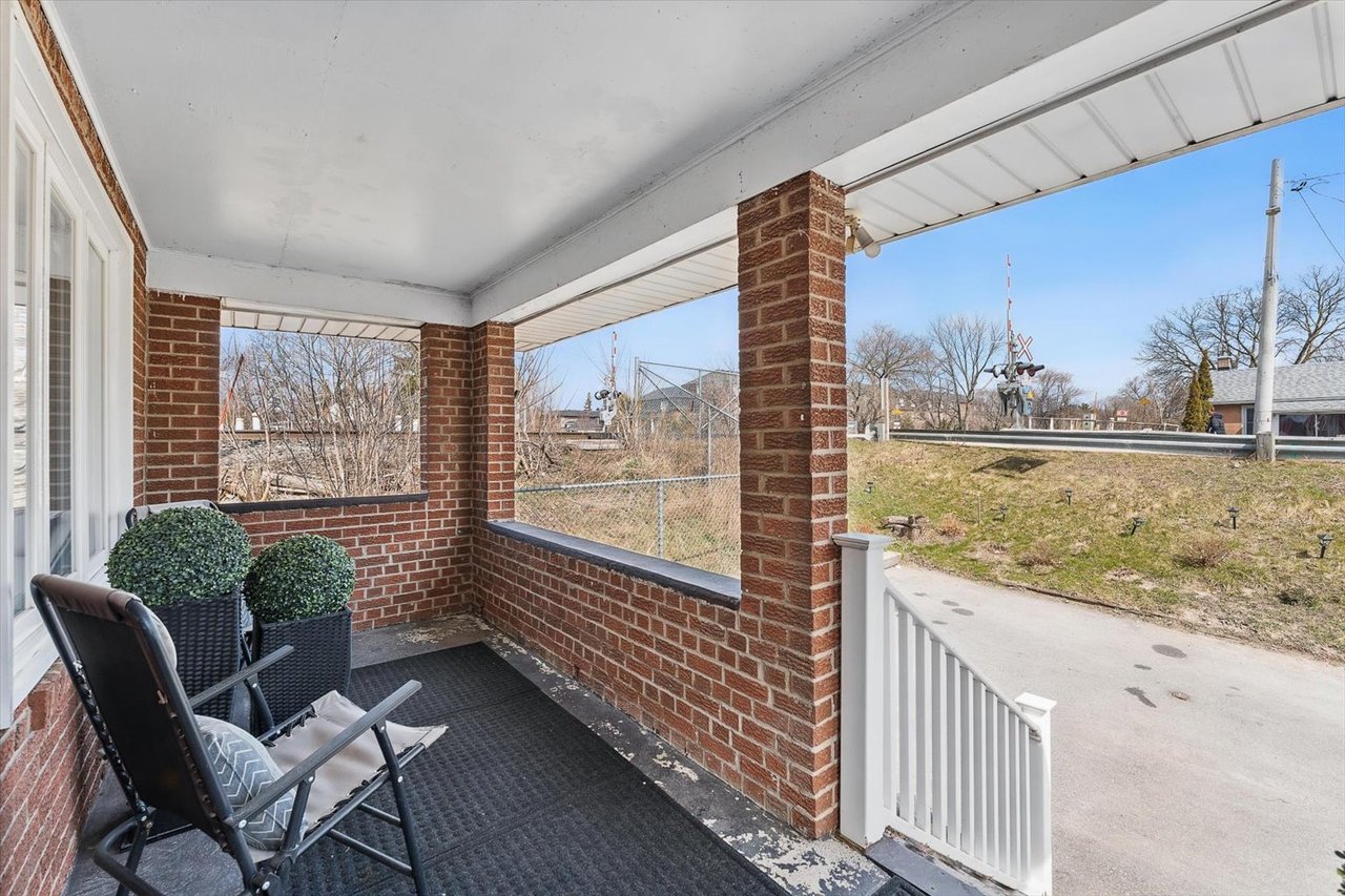 1106 Haig Blvd