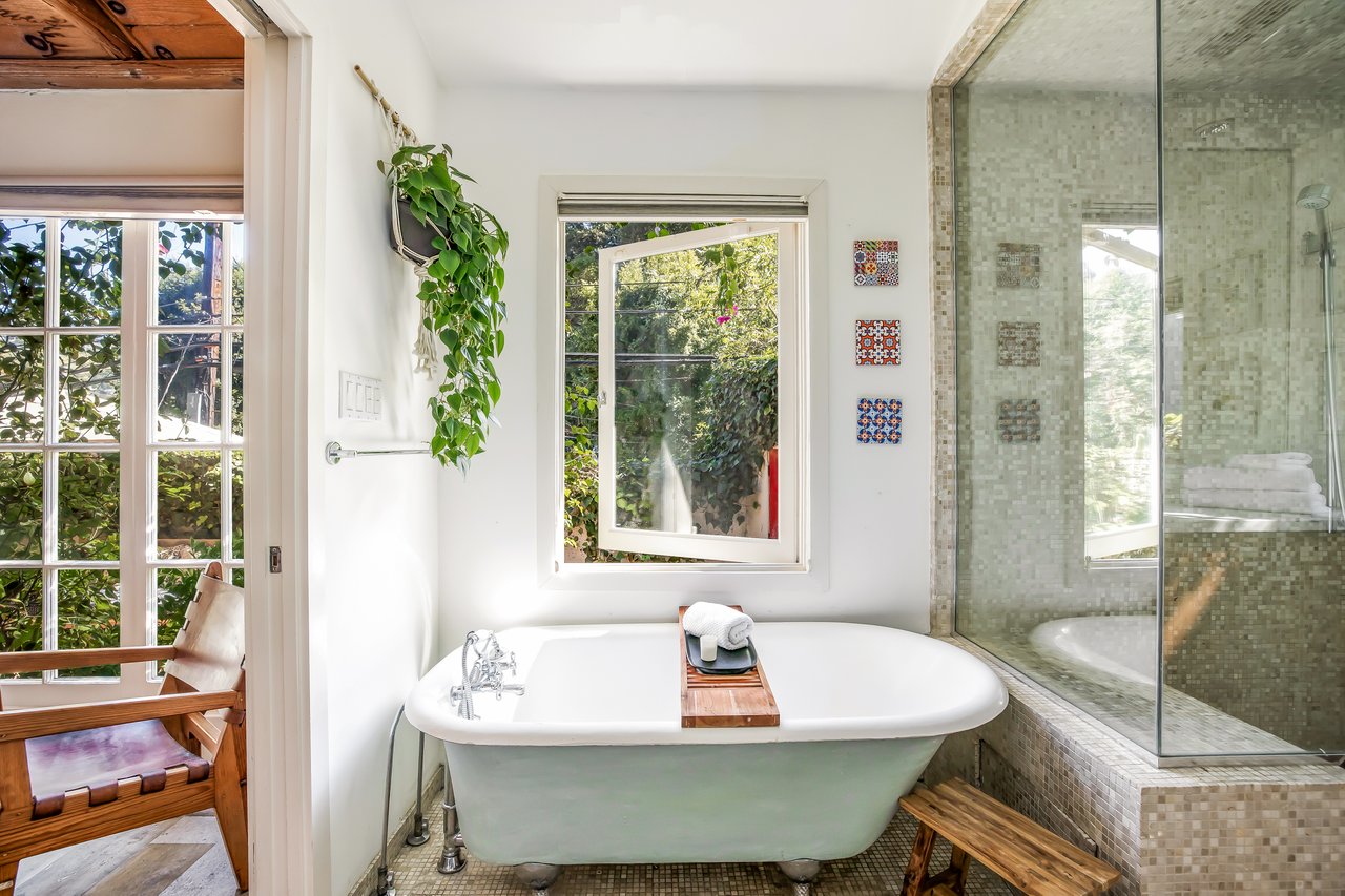 8237 Kirkwood Dr, Sunset Strip