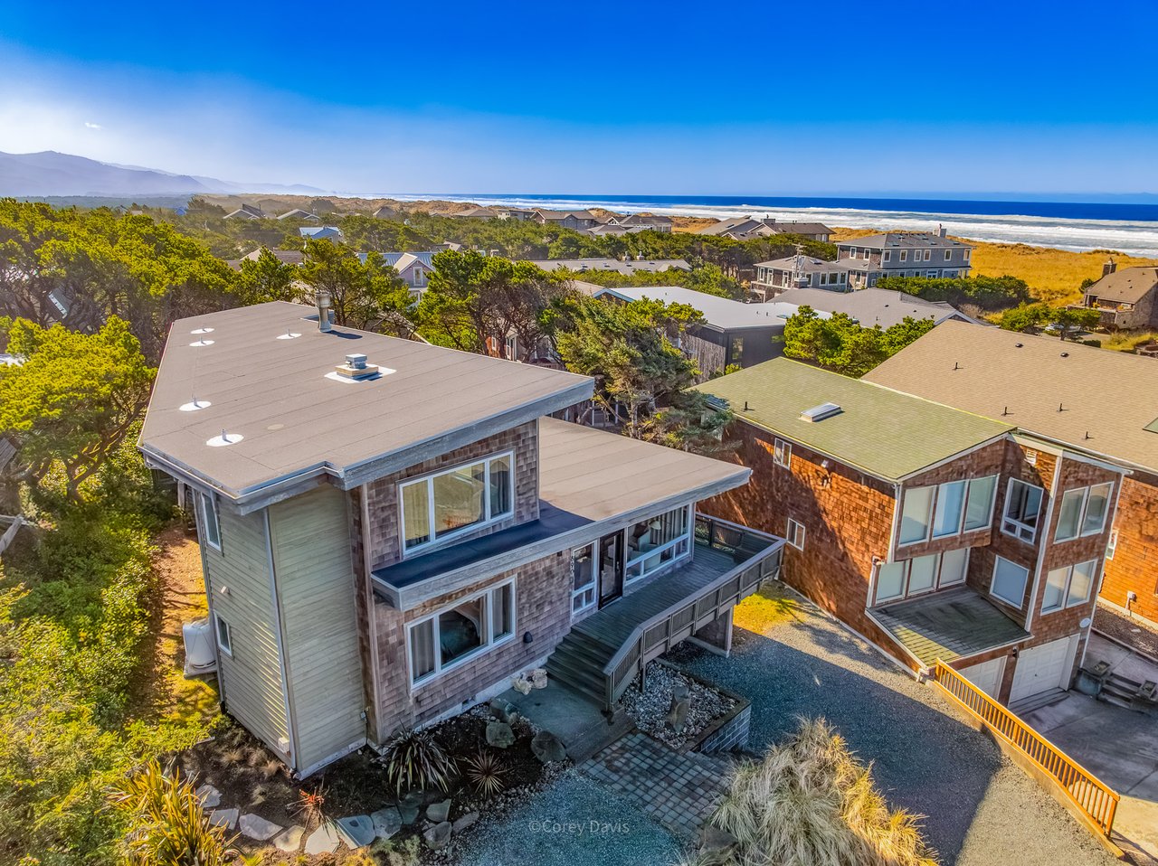 Sold custom modern ocean-view home at 8905 Ocean Crest Ln in Manzanita Oregon