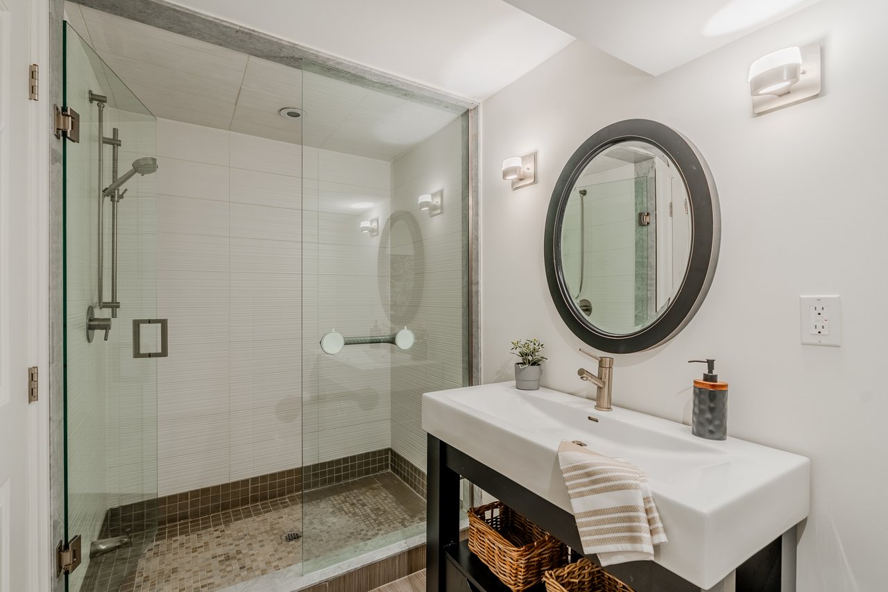 31 Fallingbrook Dr