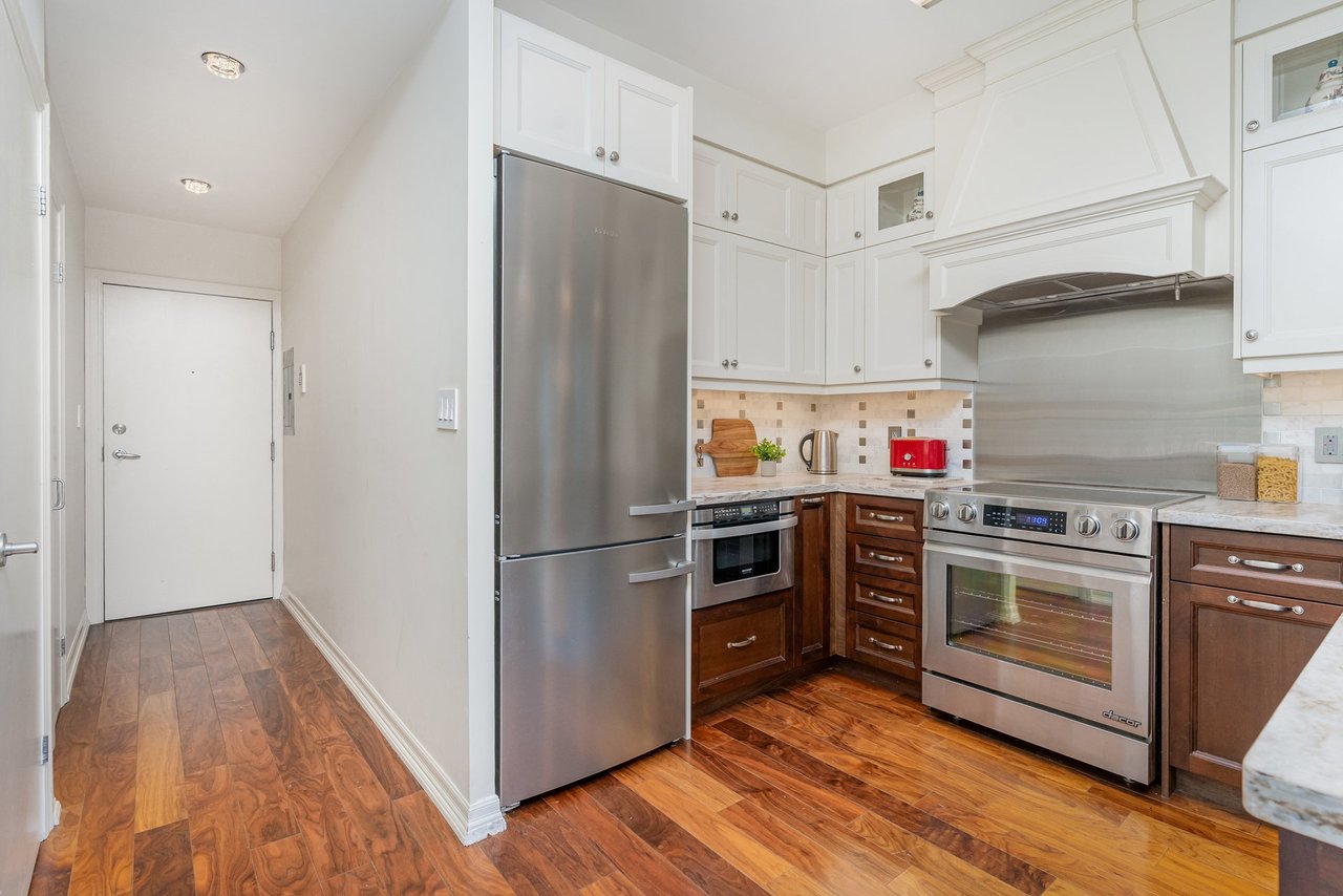 300 Bloor Street East, Suite 2107