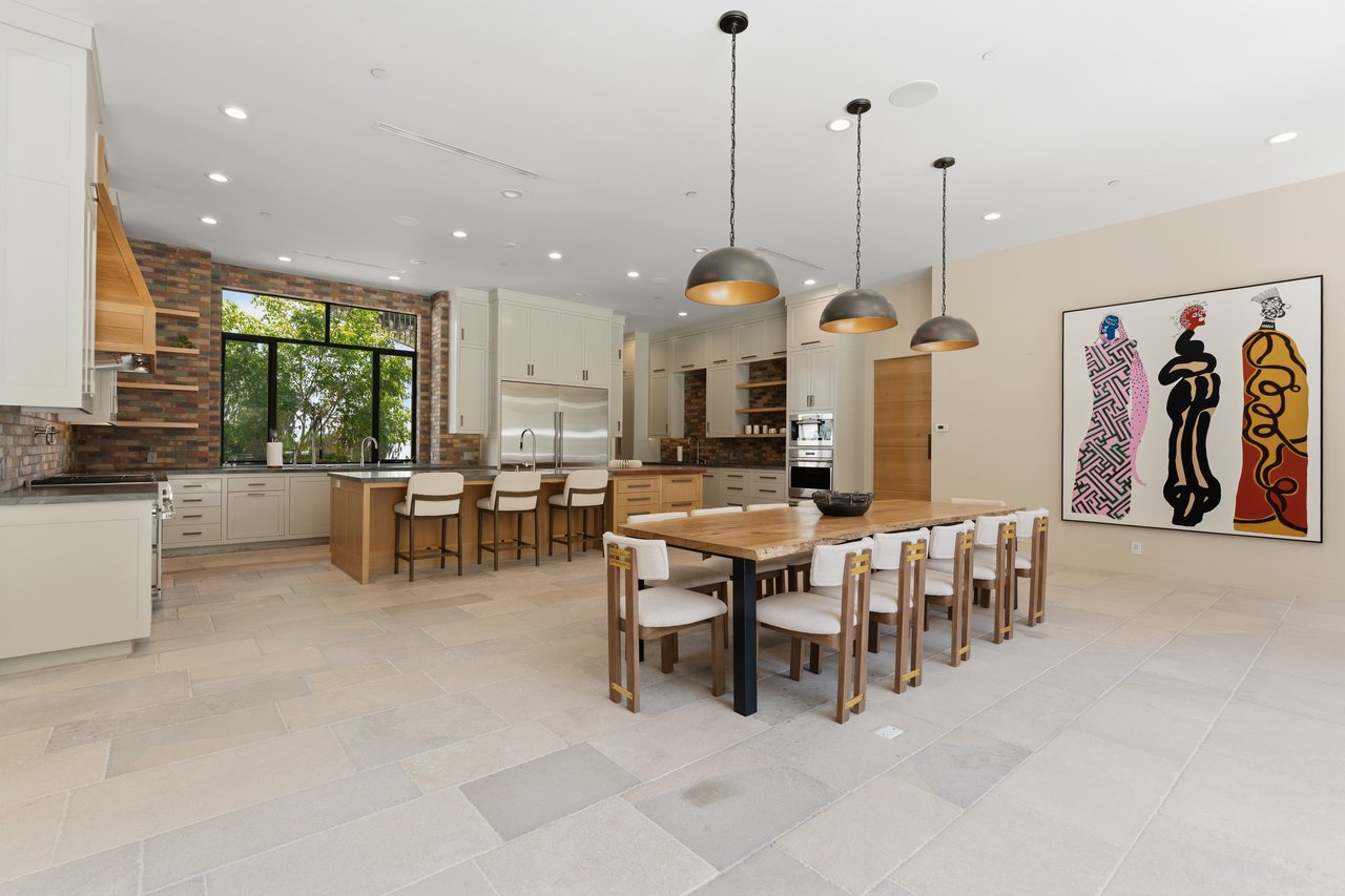 Bowmont Dr, 90210