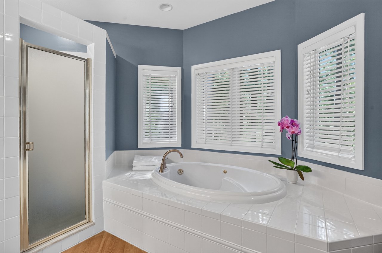 12172 Woodline