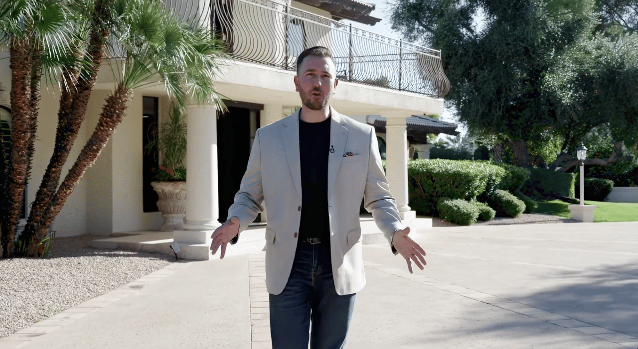  Come check out this stunning sanctuary located in the quiet and lush La Place neighborhood in PV