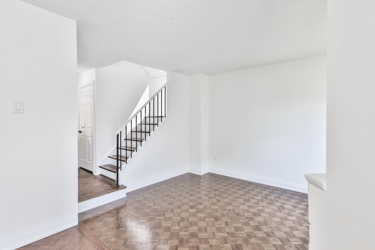 2-4635 Regents Terrace, Mississauga