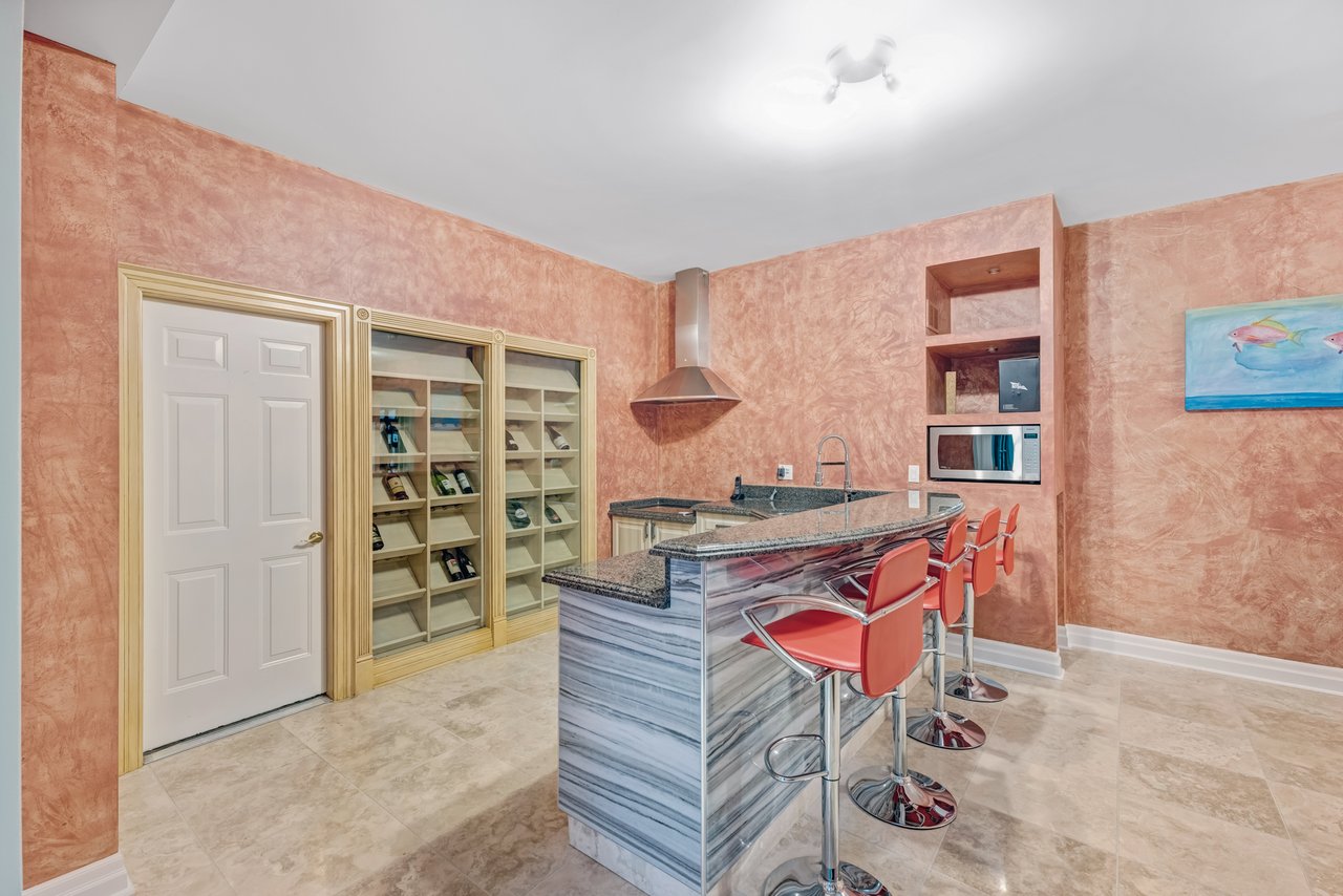 2126 Parker Dr