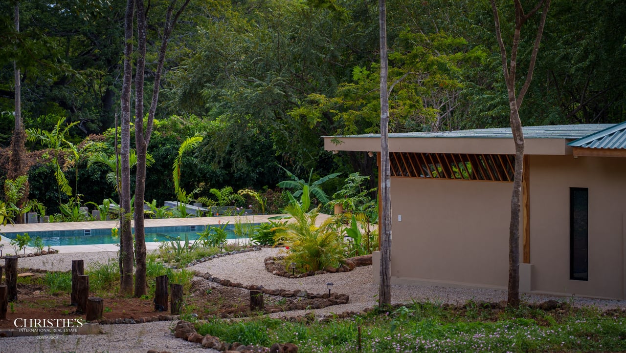 Tropical Villas Estate: A Unique Opportunity with 4 Private Villas