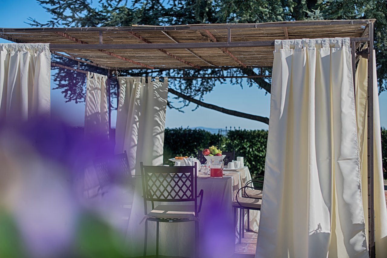 Tuscan Villa With Panoramic Country Views