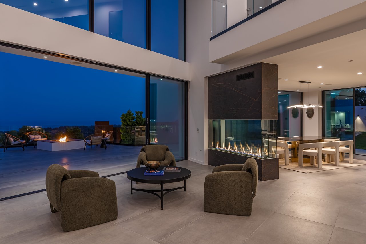 6156 Zumirez Dr
