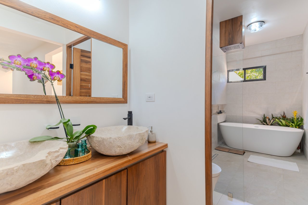 LOCATION,LOCATION, LOCATION – 3-BEDROOM VILLA STEPS FROM THE BEACH