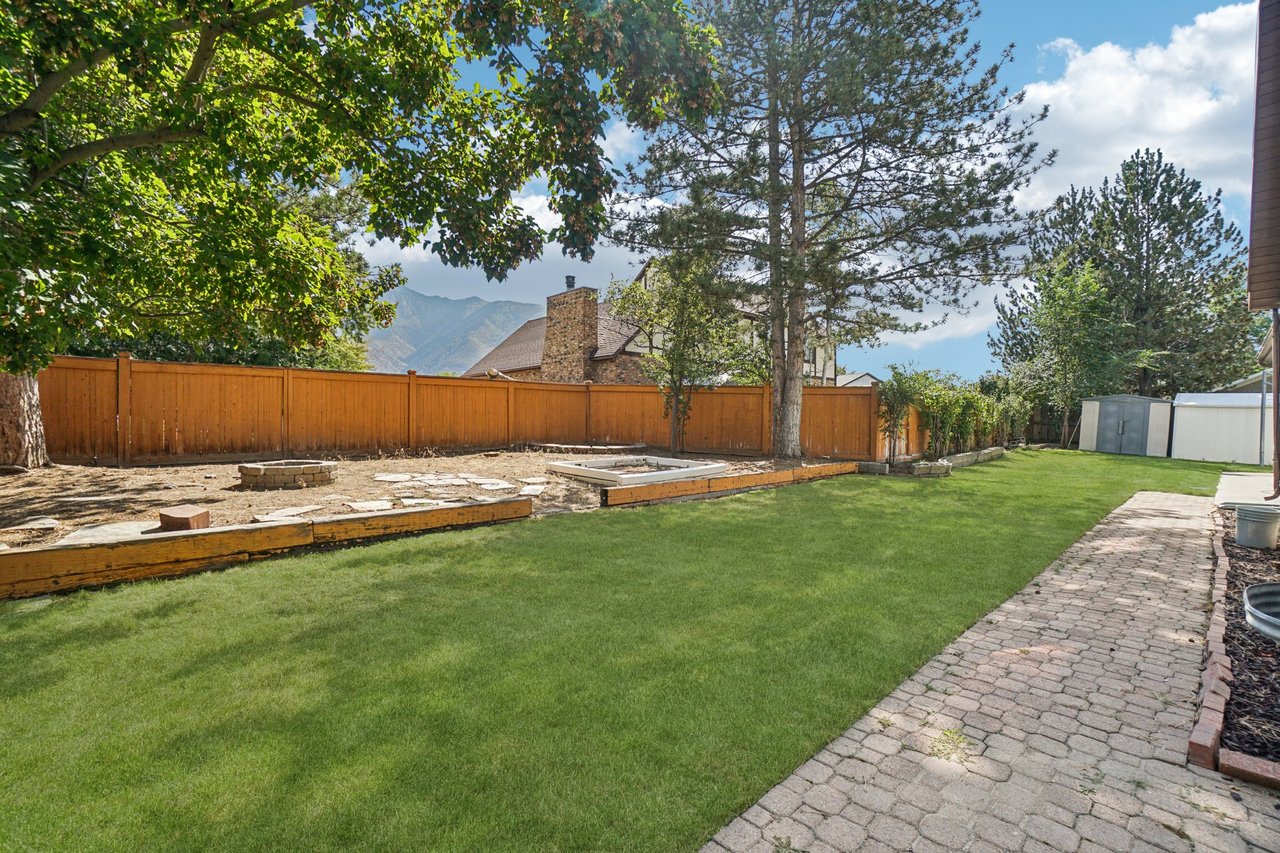 11343 S Clifford Cir