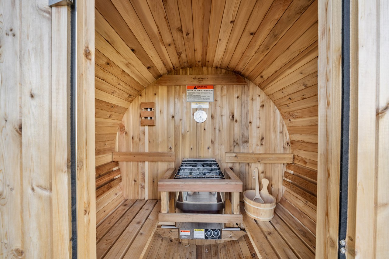 Hollywood Haven ⛰️