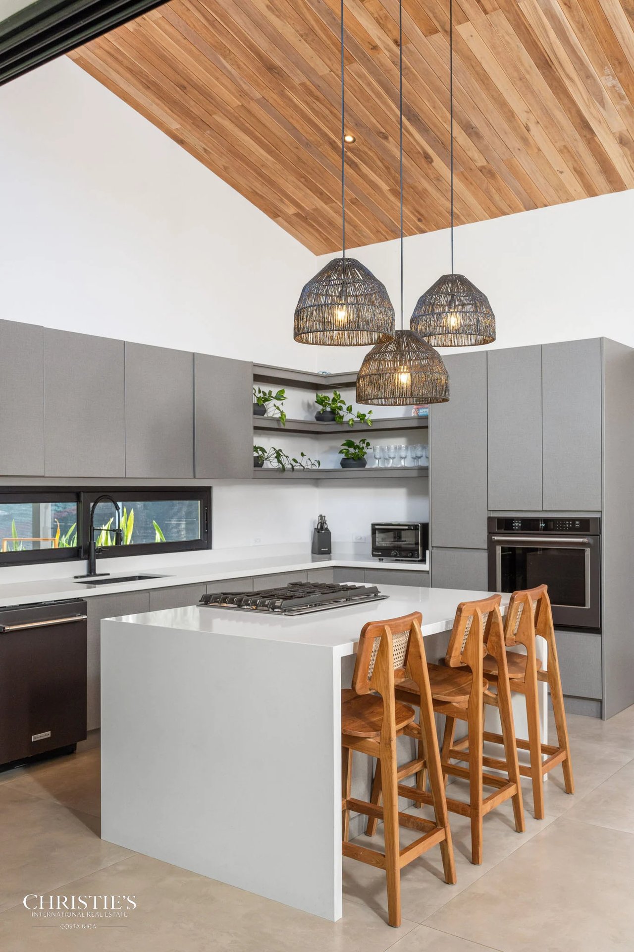 Casa Lola – Contemporary Beachside Oasis in Playa Grande