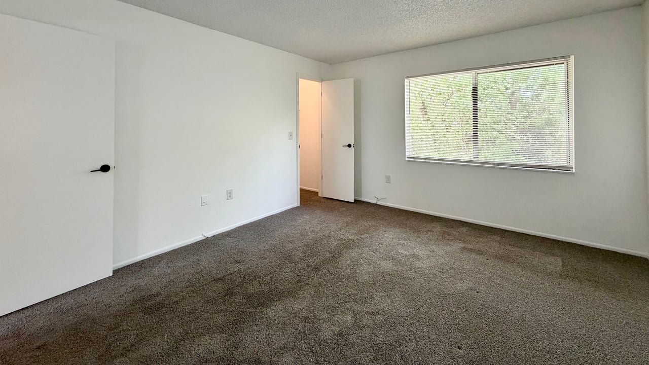 Lake Baldwin Area 2-Bedroom Townhouse for Lease