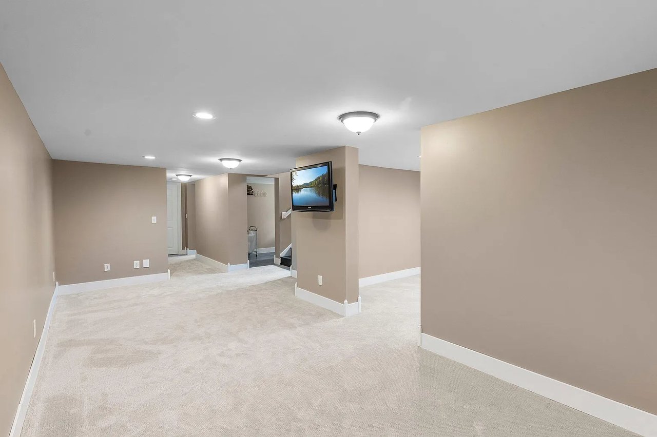 Updated Rambler in the Heart of Minnetonka