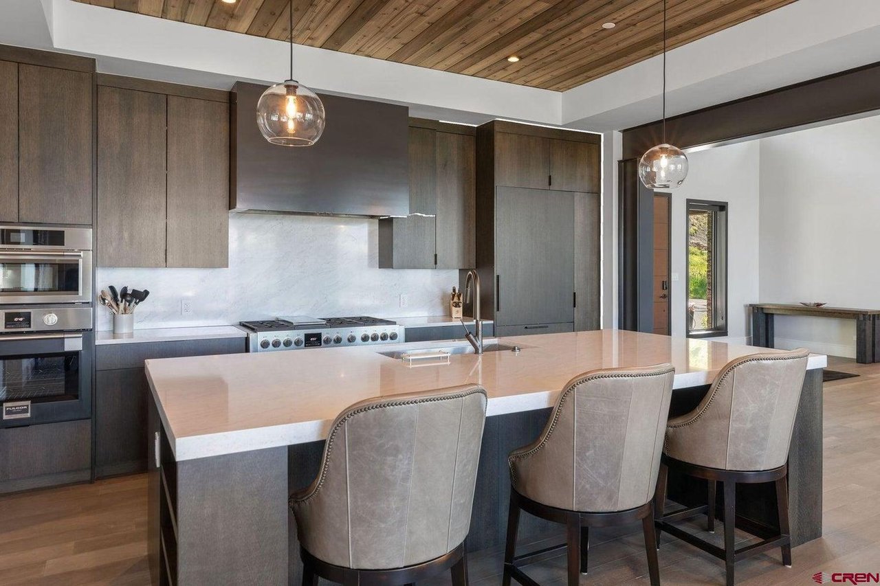 216 E Serapio Dr
