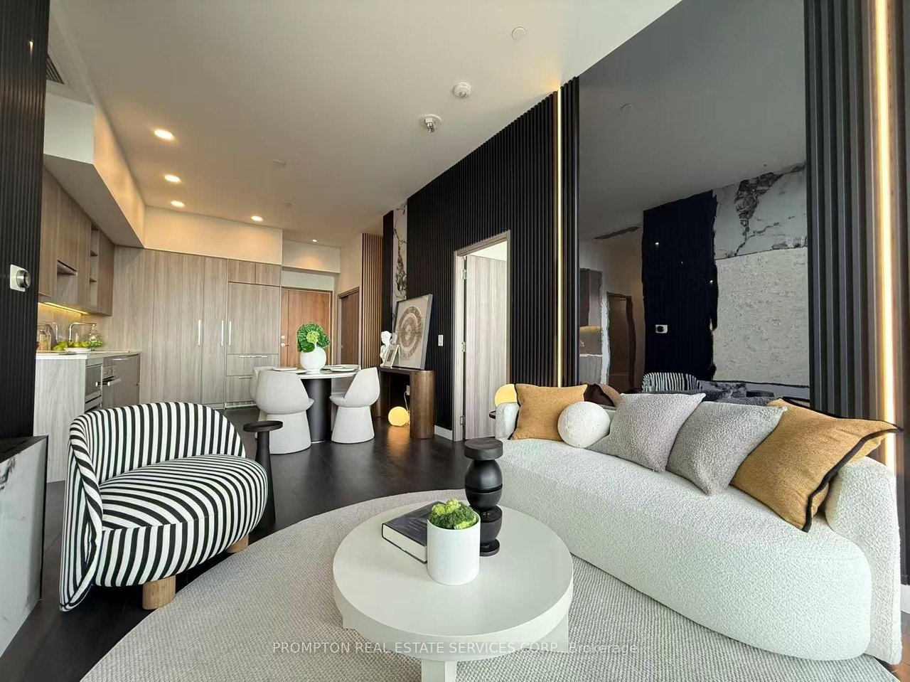 SEASONS CONDOS PENTHOUSE 