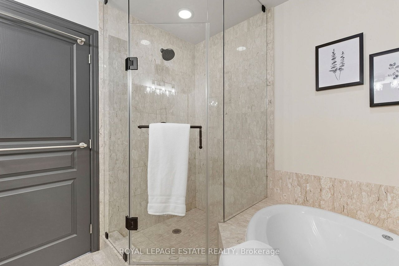 PENTHOUSE PINNACLE OF WATERFRONT LIVING 