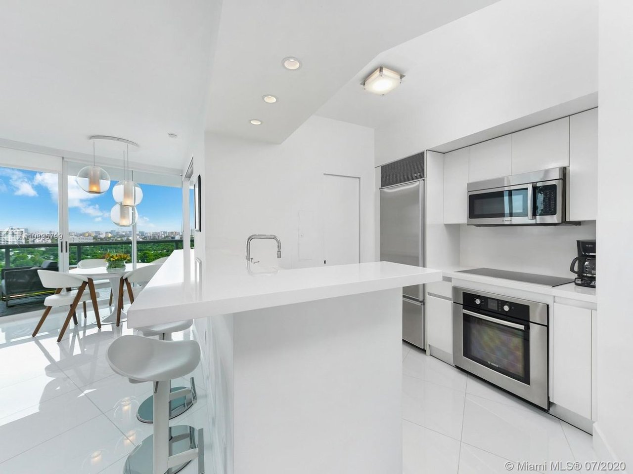 2127 Brickell Ave #1606