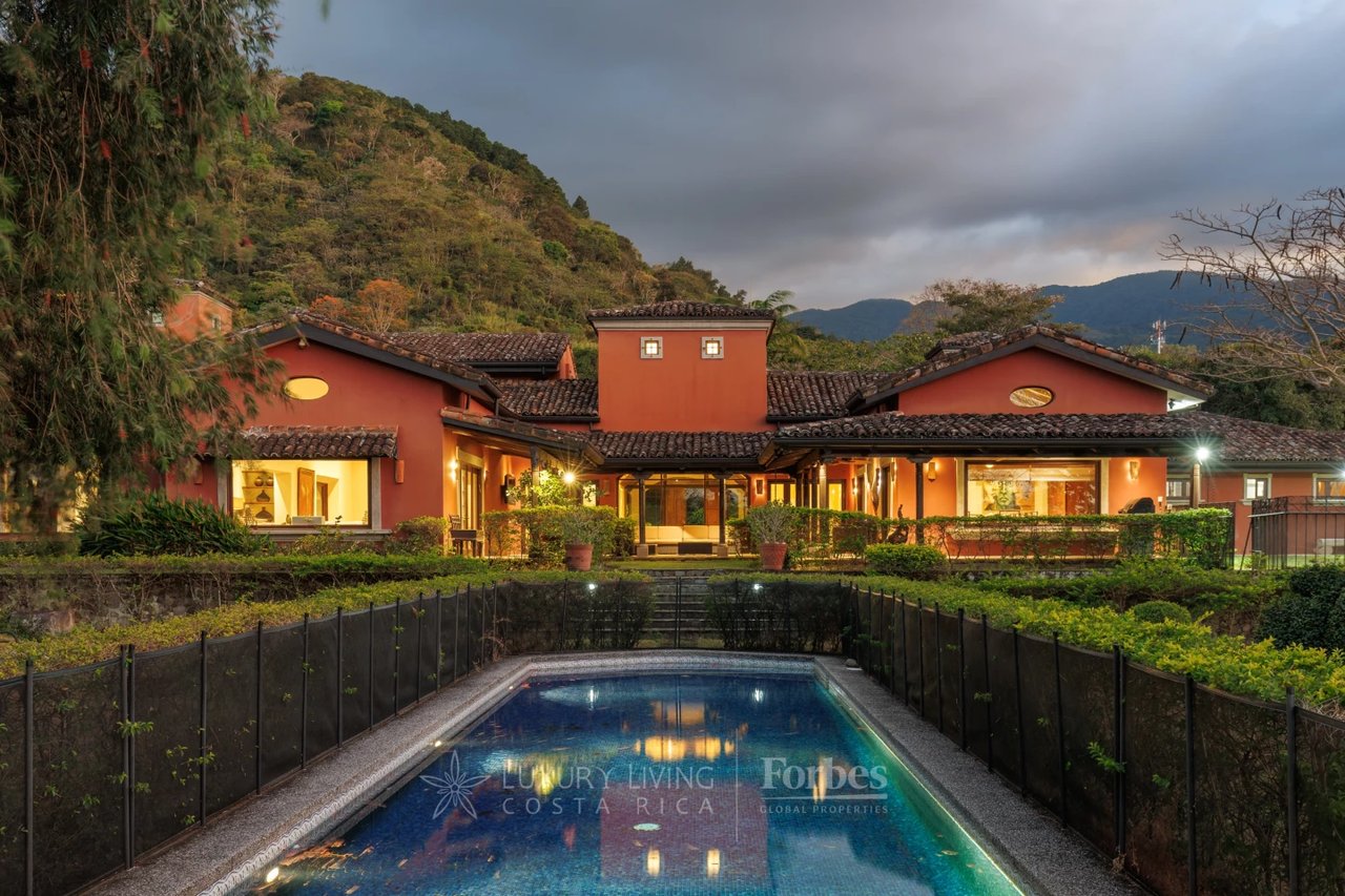 19759 - Architectural Hacienda Style Luxury Villa inTranquil Natural Oasis