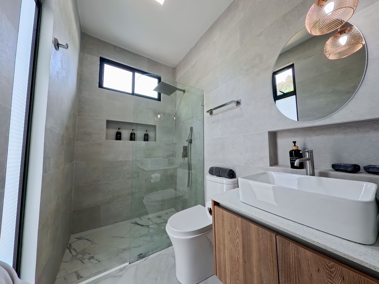 Great Location Brand New Pool House