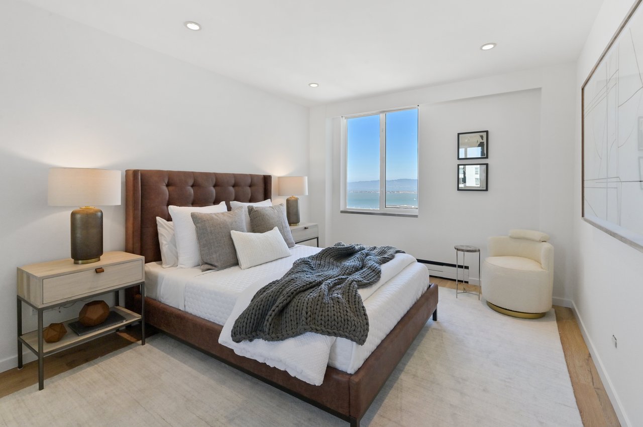 3-Bdrm View Apartment at 1080 Chestnut