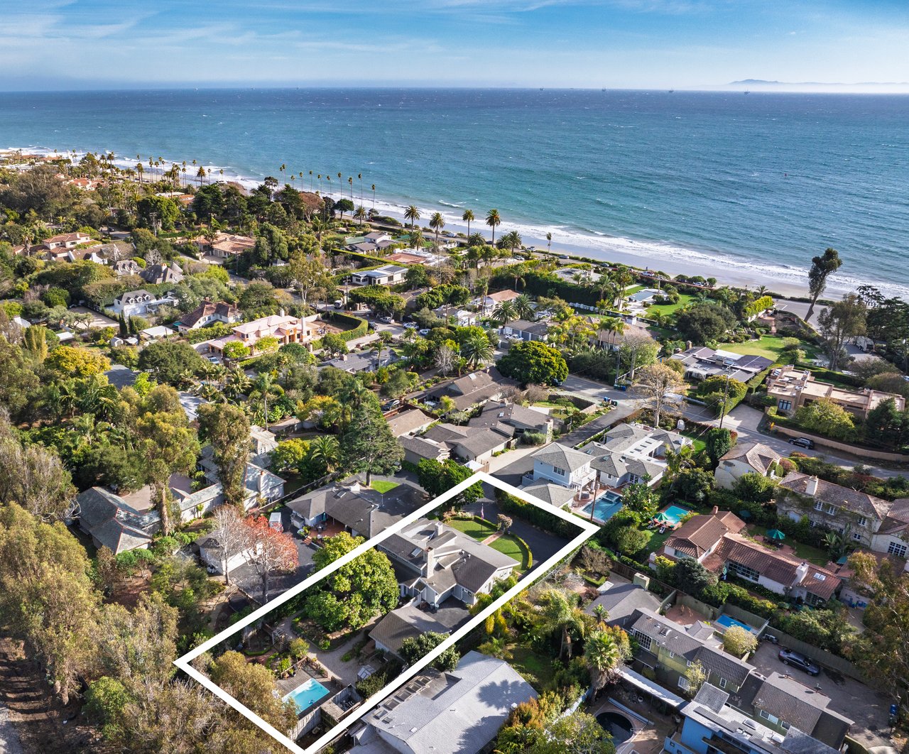 Four Bedroom Home Near Butterfly Beach