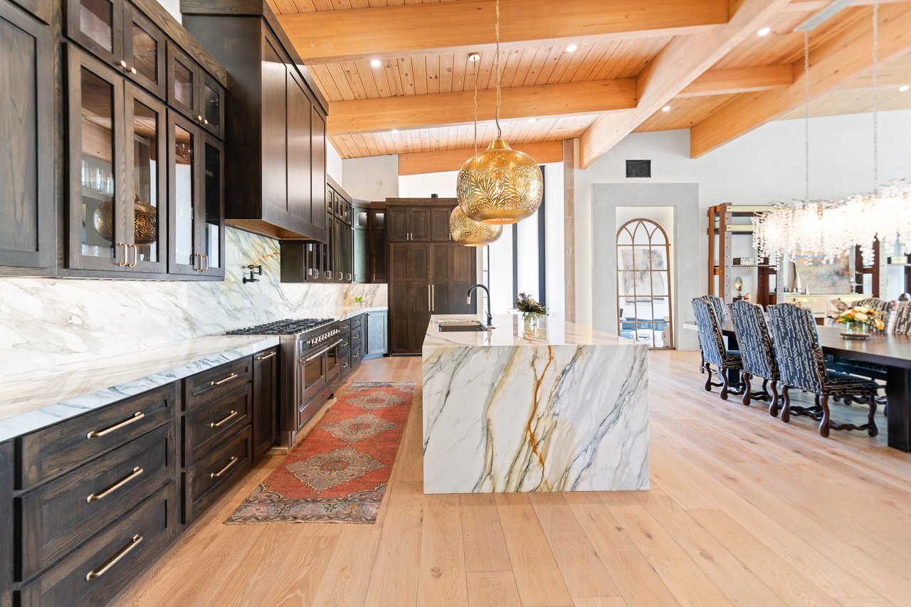 Hunt Waterfall River House