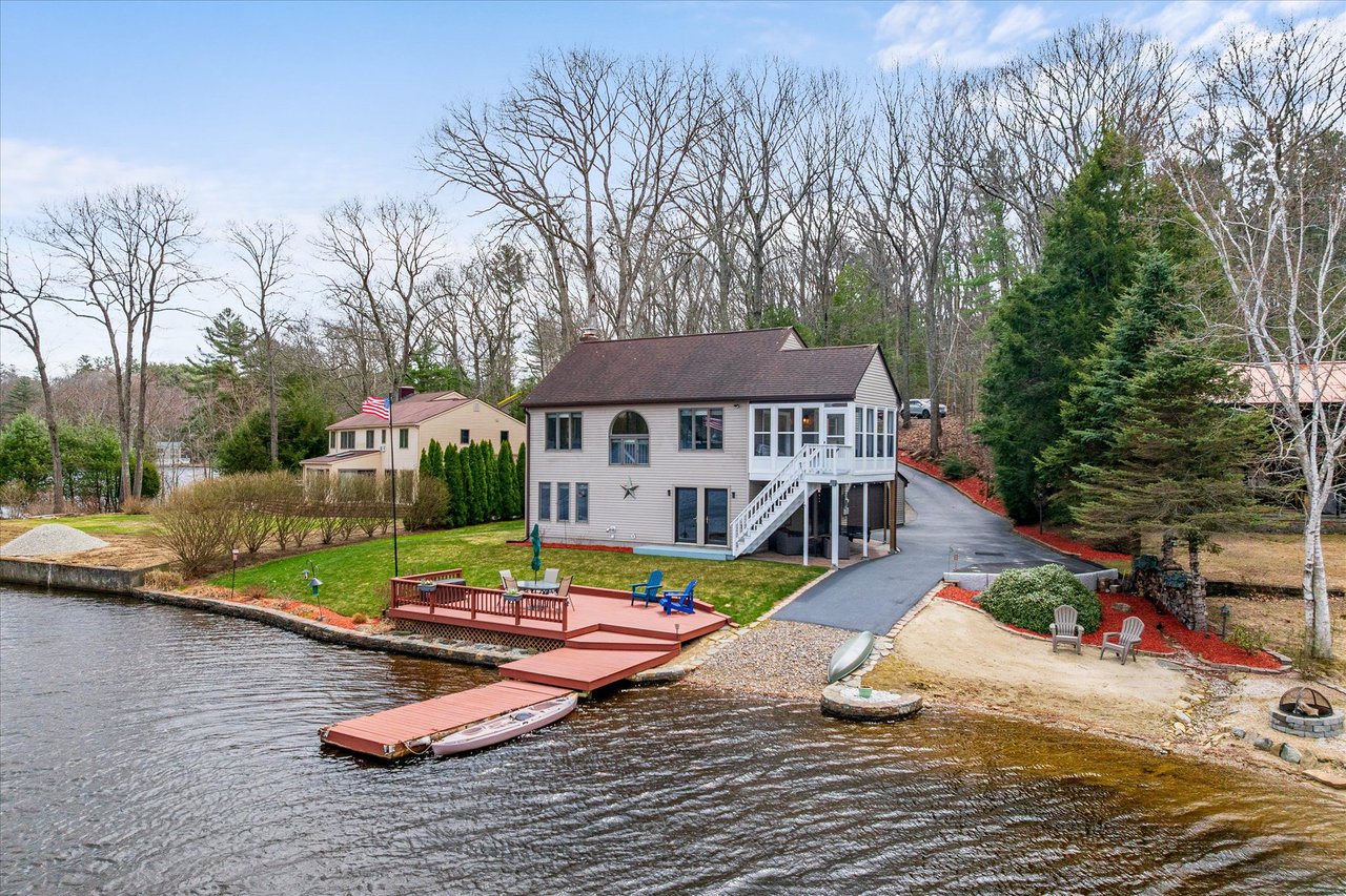 THIS CONNECTICUT WATERFRONT HAS IT ALL! LAKE BUNGEE GEM WITH PRIVATE BEACH, BOAT LAUNCH, DOCK +