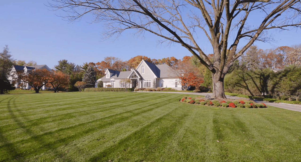  385 Longbow Dr, Franklin Lakes, NJ 