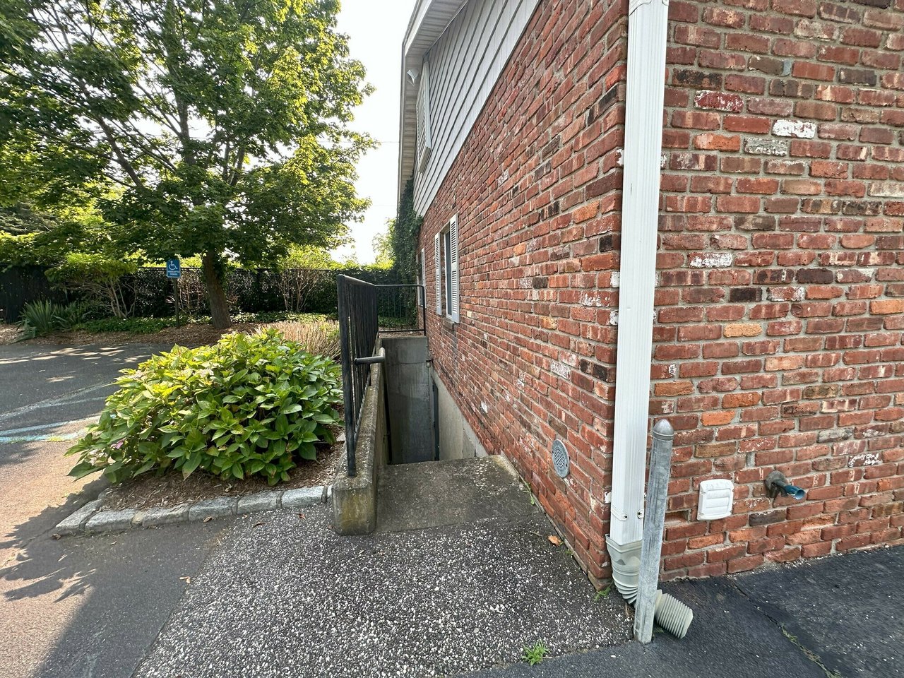 445 Main Street, Center Moriches