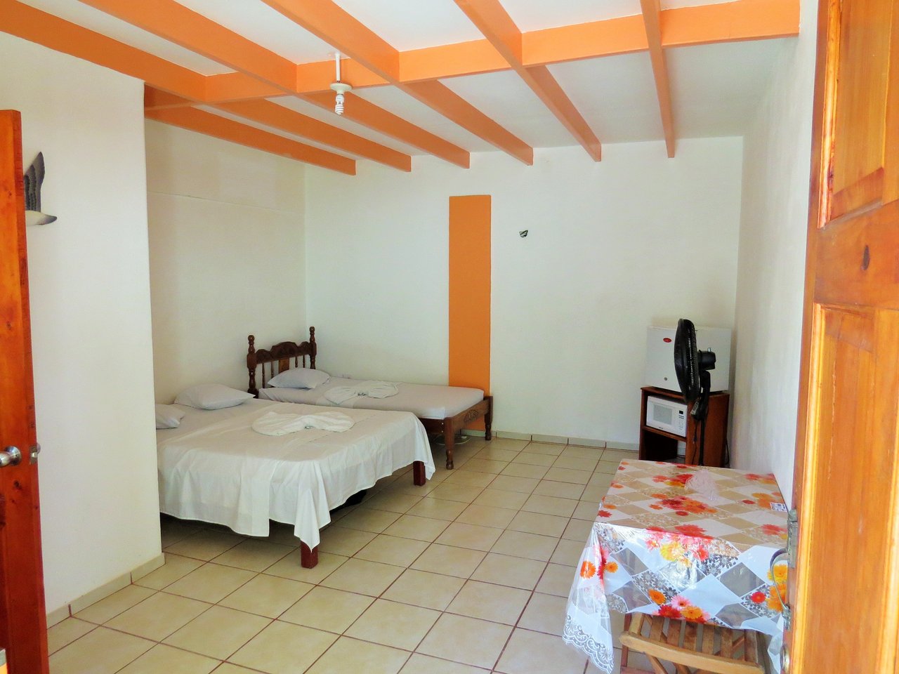 Fully equipped 4 Unit Apartment/Hotel complex 70 meters from the entrance to world-famous Marino Ballena National Park
