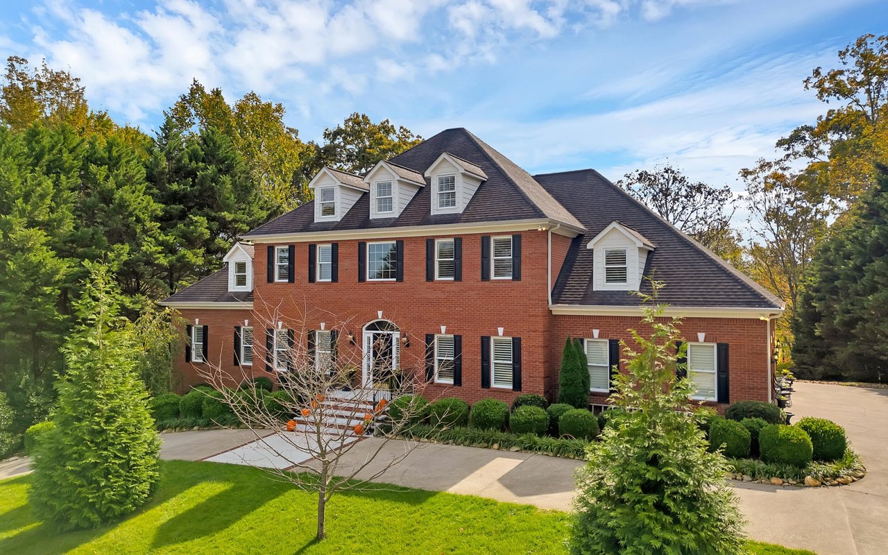 Wallace Luxury Spotlight | 142 Center Park Lane Oak Ridge, TN 37830