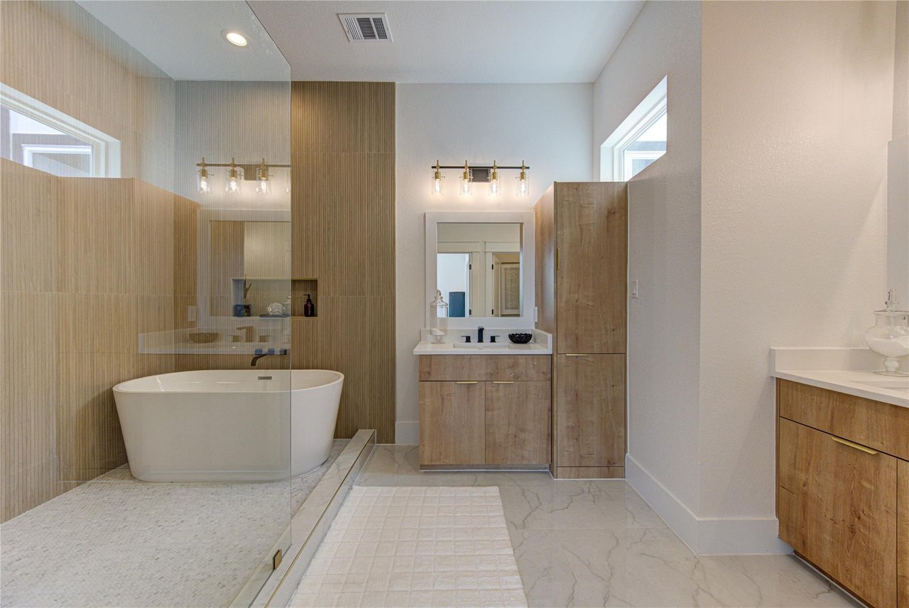 Bathroom design of homes in the villas at tuam in HTX