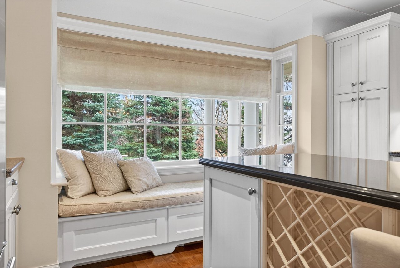  Aldershot Lakeside Elegance