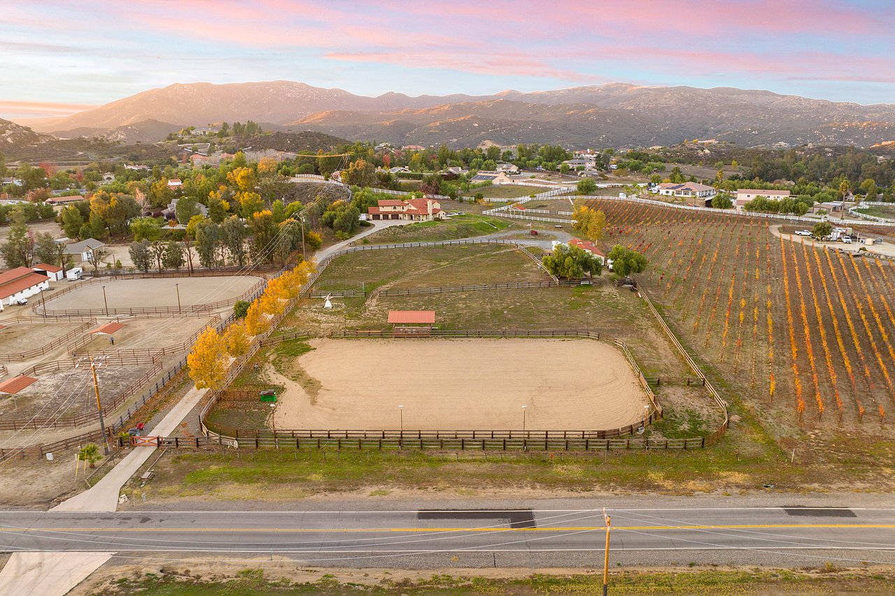 38405 Avenida La Cresta