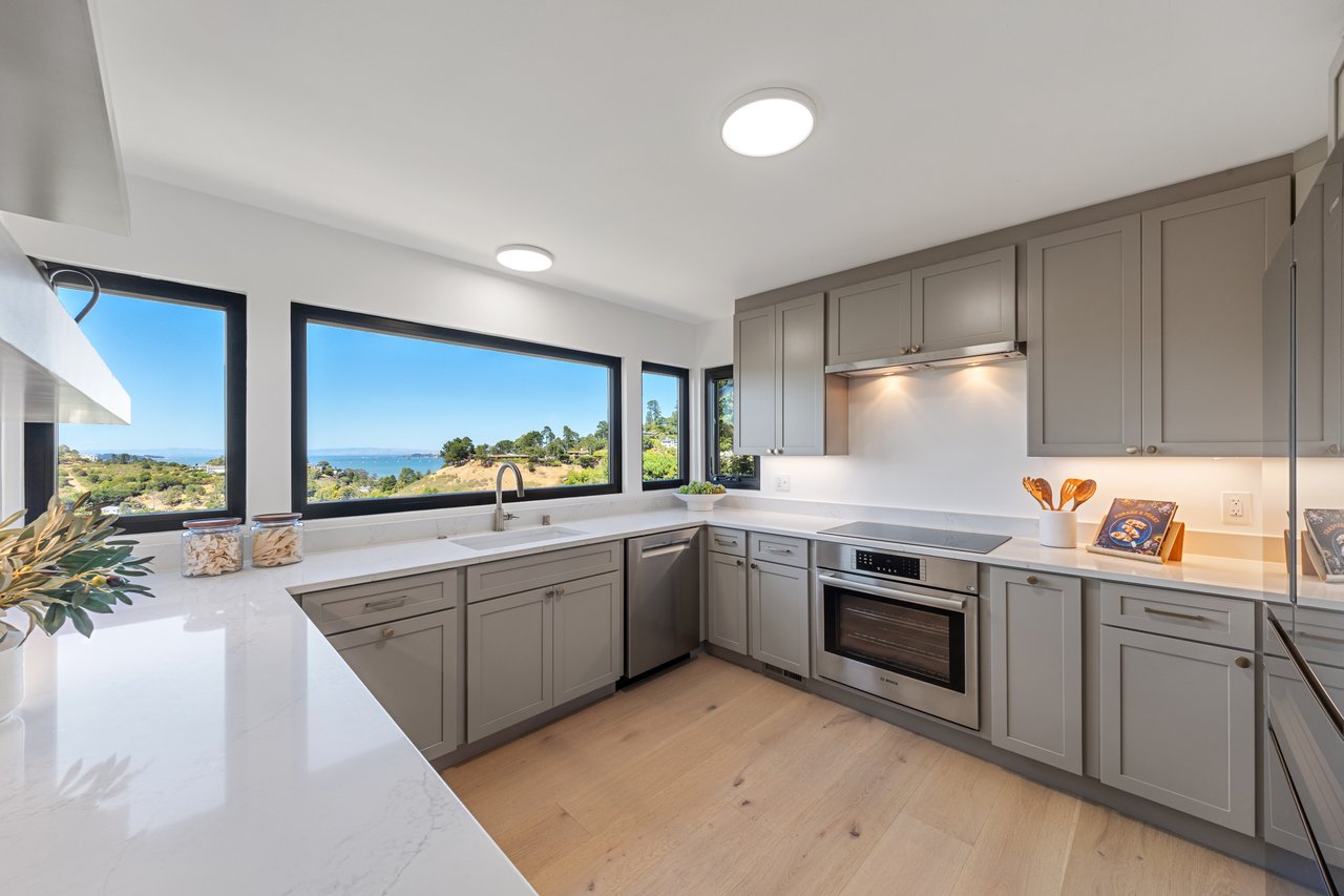 Stylish View Home on a Cul-De-Sac