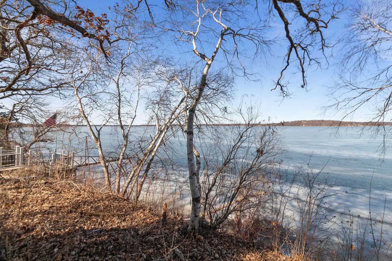 W2632 Oakwood Beach Road