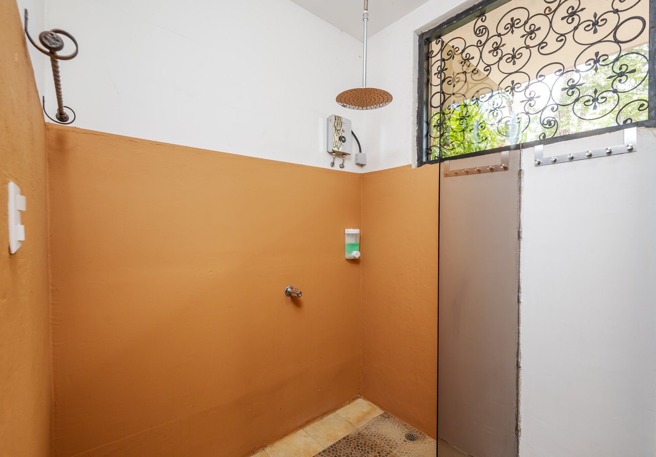 Cornett Retreat | Multi-Unit Colonial Compound 10 Mins to Playa Grande