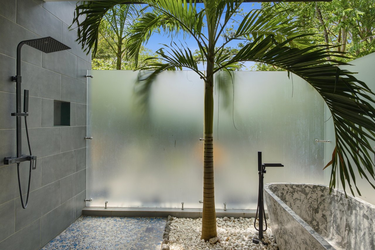 Casa La Ola Perfecta | Luxury 5-Bedroom Home with Pool Near the Beach in Hacienda Pinilla
