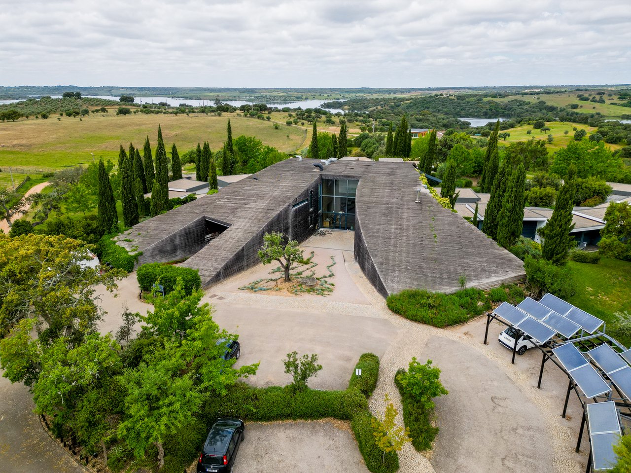 Luxury Wellness & Sports Retreat in Portugal with Expansion Upside & €1M+ Revenue