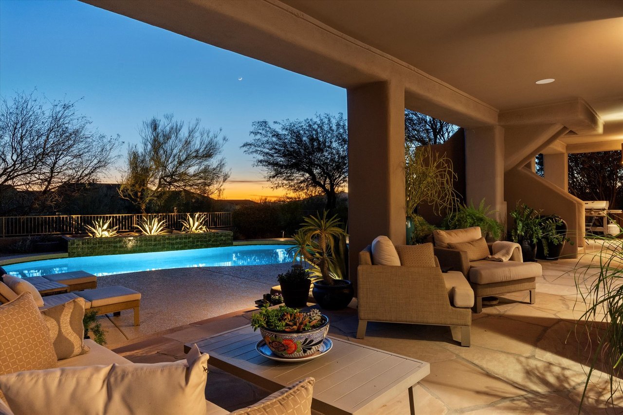 10046 E Hidden Valley Rd