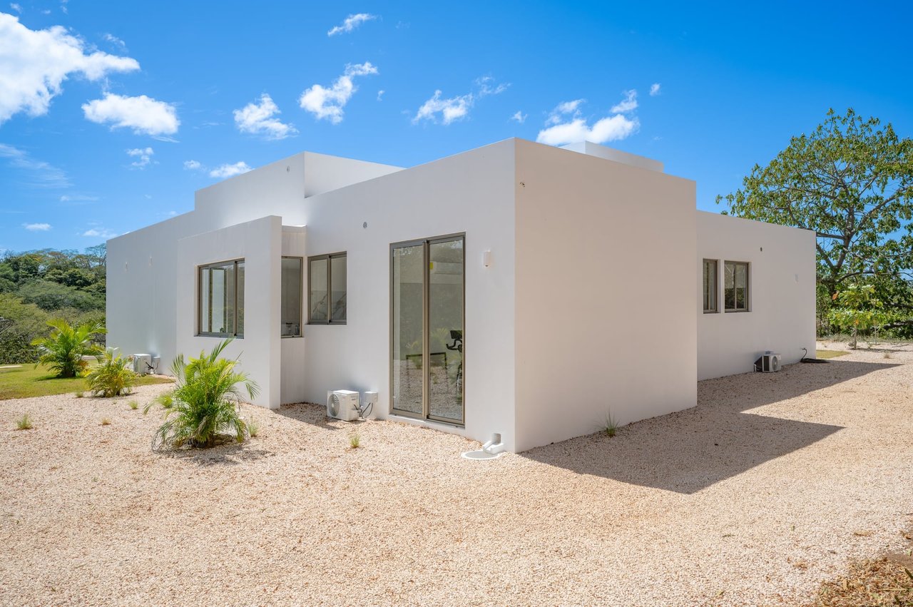 Finca Hermosa | Modern 3BR Luxury Villa with Infinity Pool in Exclusive Finca Panama Community